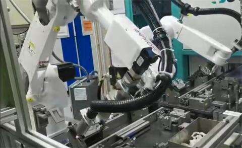 6-Axis Robots in Vehicle Locks Deburring