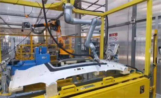 Robotic Gluing for Automotive Roof Panel